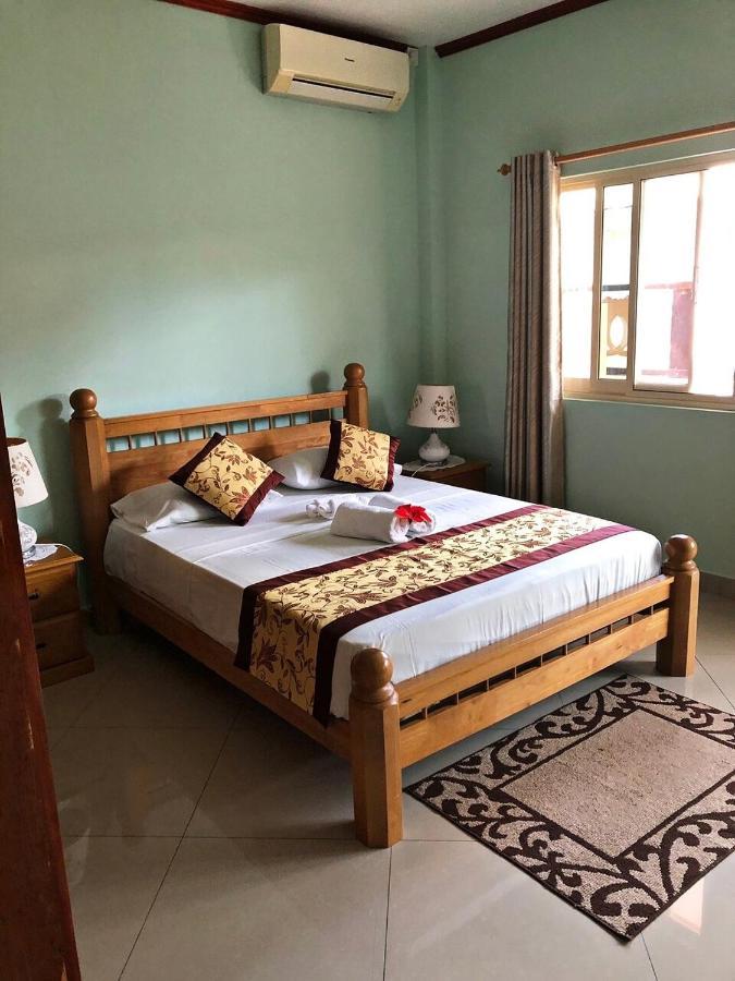 Le Cadillac Bungalow Puducherry Exterior foto