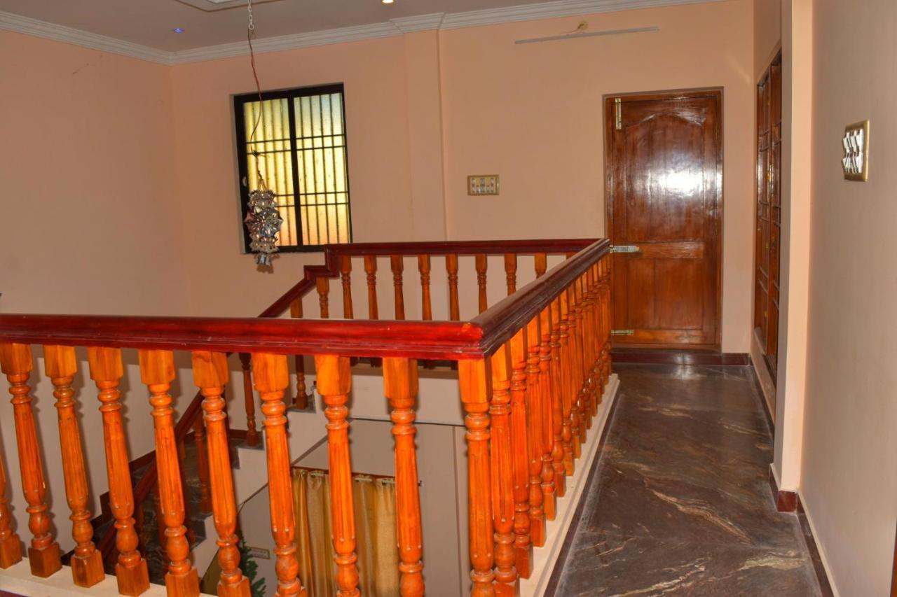 Le Cadillac Bungalow Puducherry Exterior foto