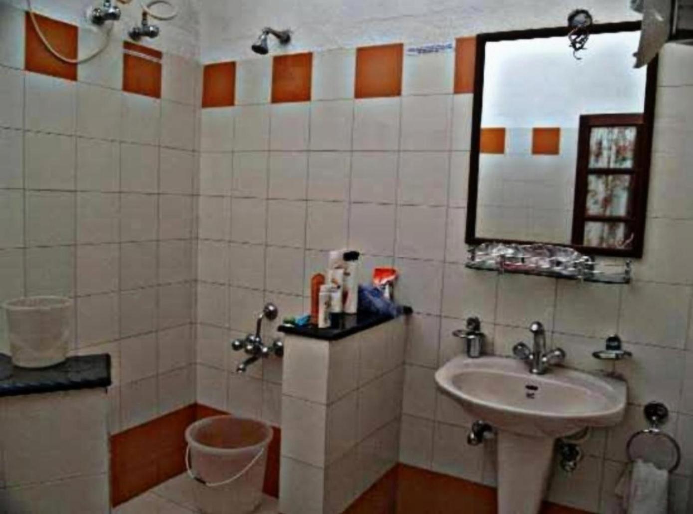 Le Cadillac Bungalow Puducherry Exterior foto