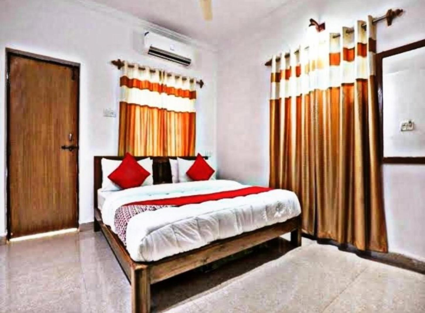 Le Cadillac Bungalow Puducherry Exterior foto