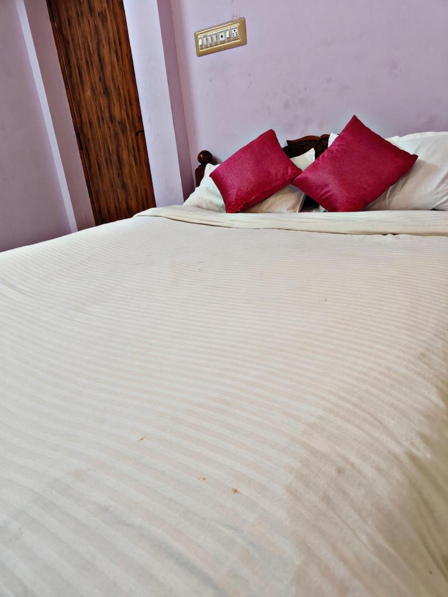 Le Cadillac Bungalow Puducherry Exterior foto