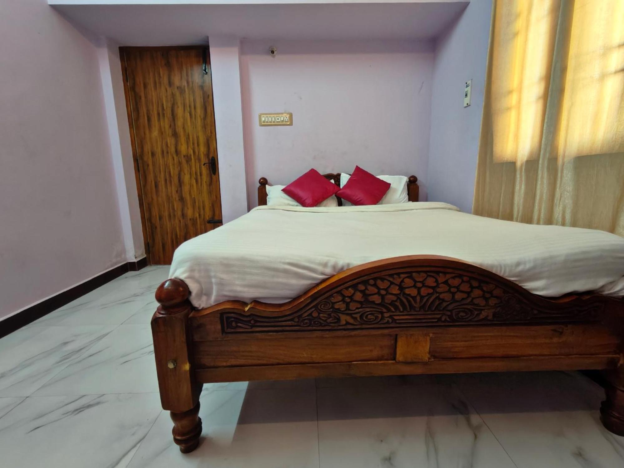 Le Cadillac Bungalow Puducherry Exterior foto